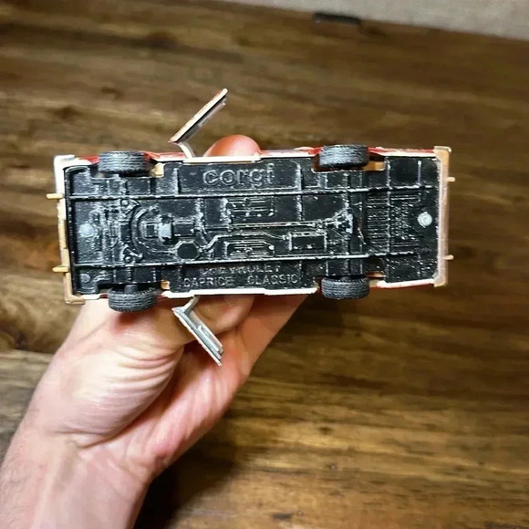 Vintage Corgi Toys Chevrolet Caprice Classic STP Racecar Dorcas Rally Car 43 - Picture 9 of 12